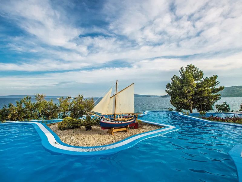 Happy Camp Residence Village