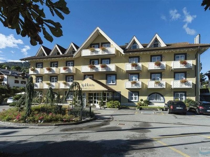 Holiday Inn (Dimaro) 4*