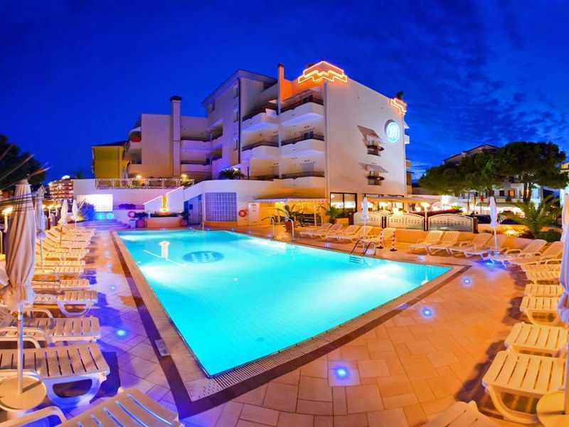 International Beach 4*