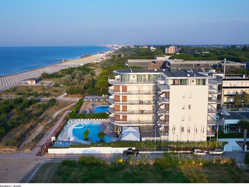 Jesolopalace &amp; Aparthotel 4*