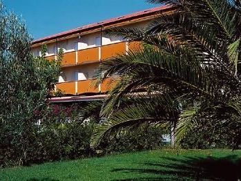 Madama Club Village