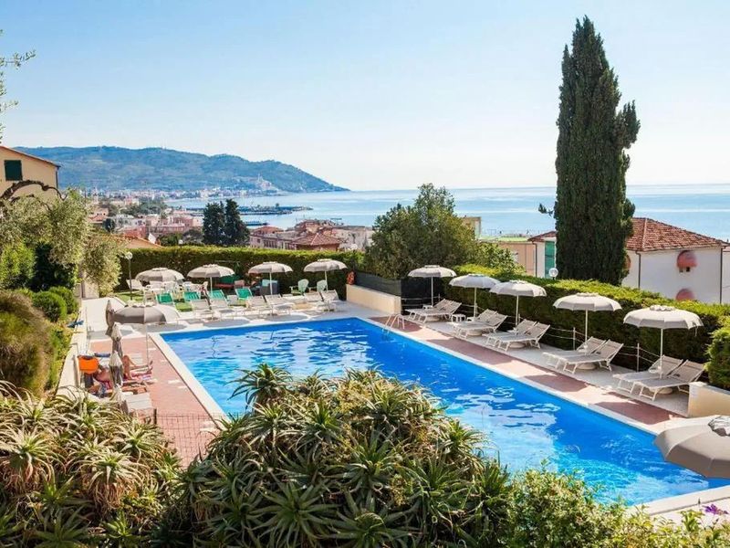 Metropol (Diano Marina) 4*