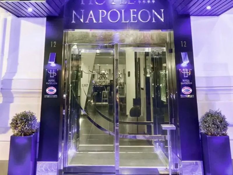 Napoleon (Mediolan) 4*