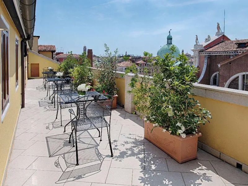 NH Venezia Santa Lucia 4*