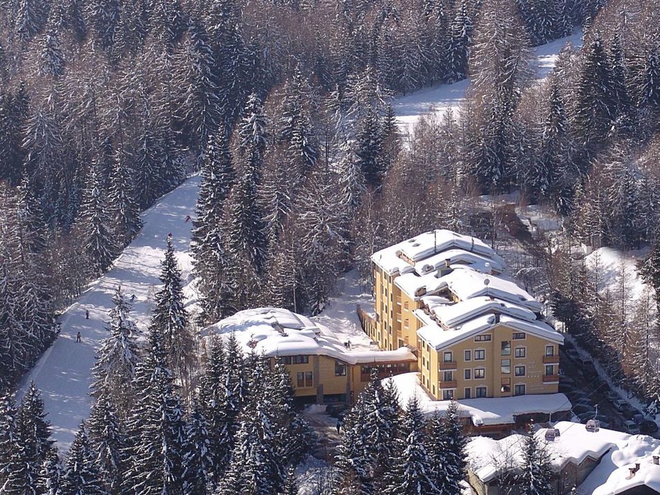 obiekt, budynek główny, teren hotelu