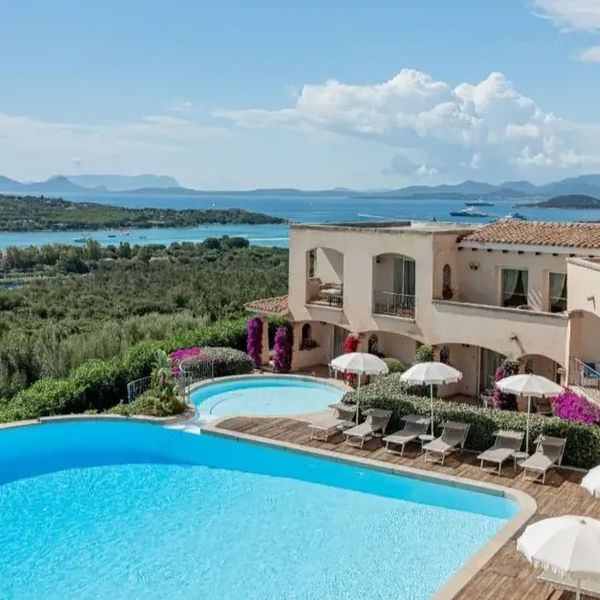 Petra Bianca — Cala di Volpe, Włochy