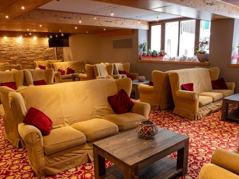 lobby bar