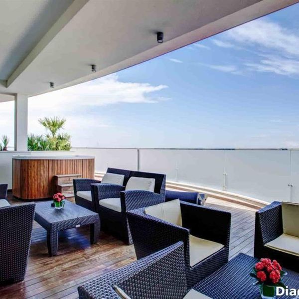 Premier & Suites