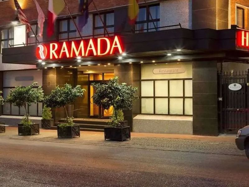 Ramada Naples City Center 4*