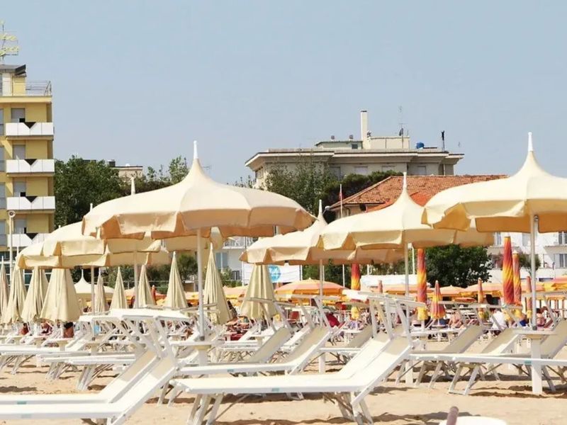 Remin Plaza 4*