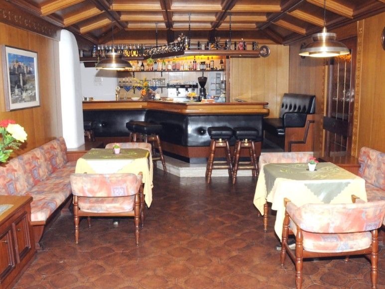 lobby bar, pub