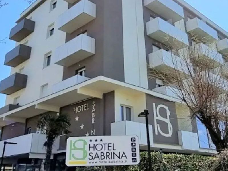 Sabrina 3*