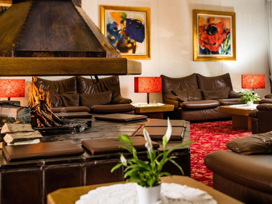 lobby bar
