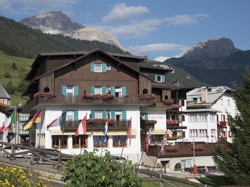 Sporthotel Enrosadira 3*