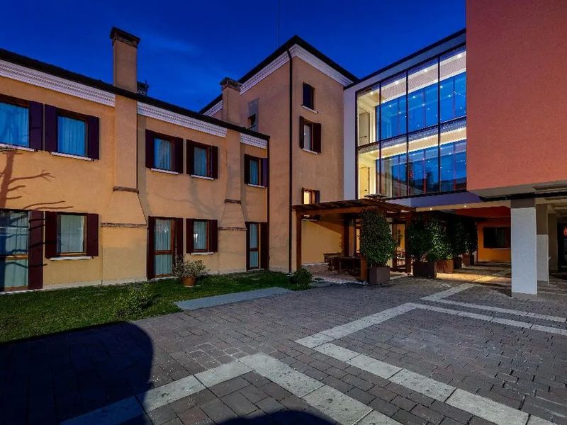 UNA Ecohotel Villa Costanza 3*