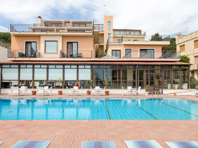 Villa Esperia 3*