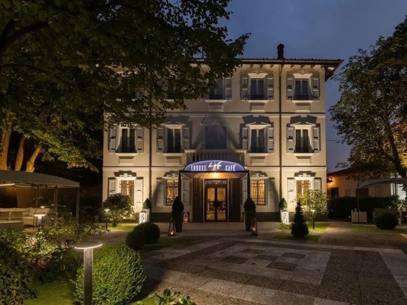 Villa Petra 4*