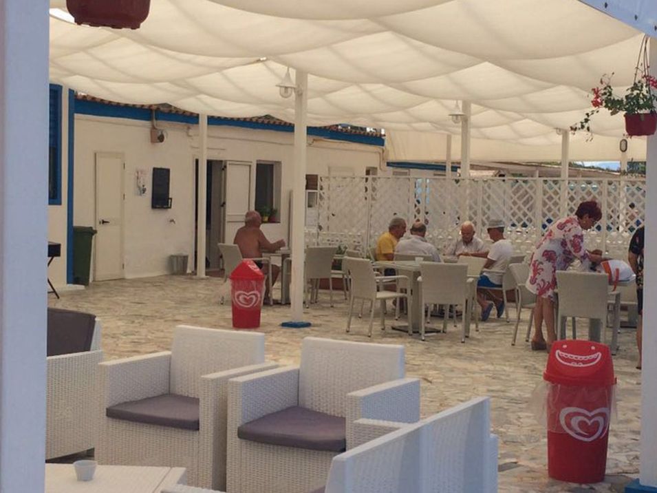 beach bar