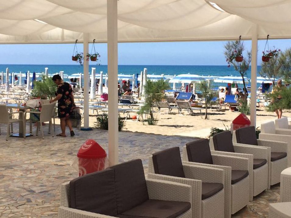beach bar