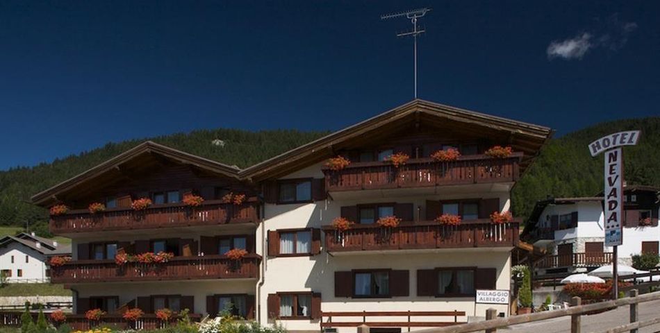 obiekt, budynek główny, teren hotelu