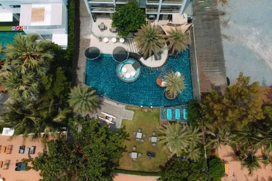 obiekt, teren hotelu, basen