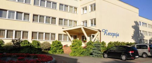 budynek główny, teren hotelu