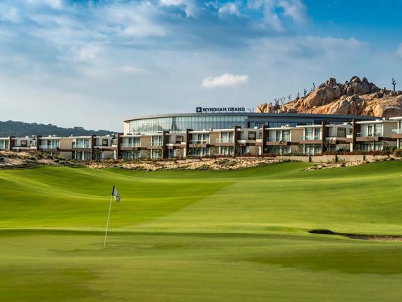 Wyndham Grand KN Paradise