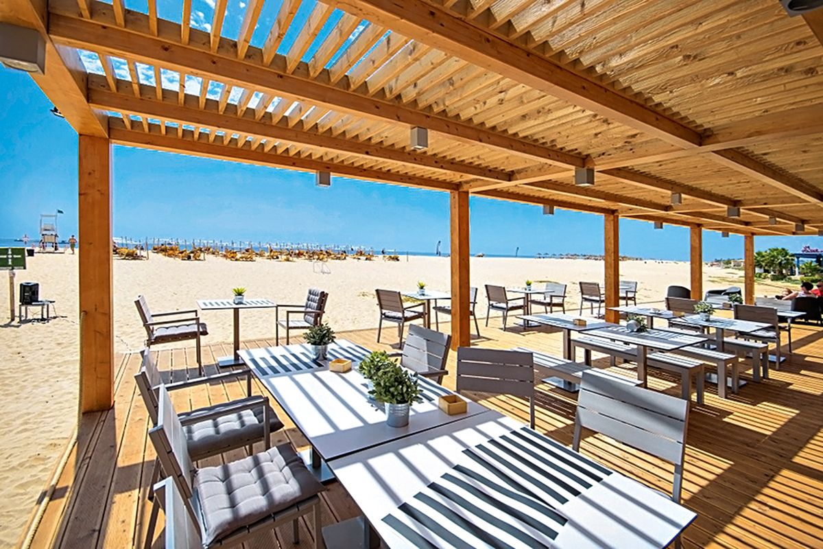 Oasis Atlantico Salinas Sea - restauracja