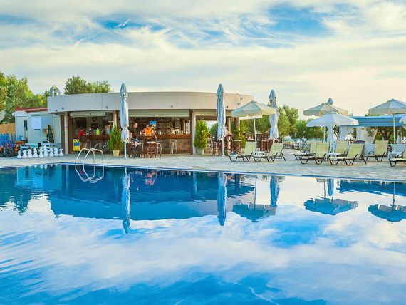 teren hotelu, pool bar, basen