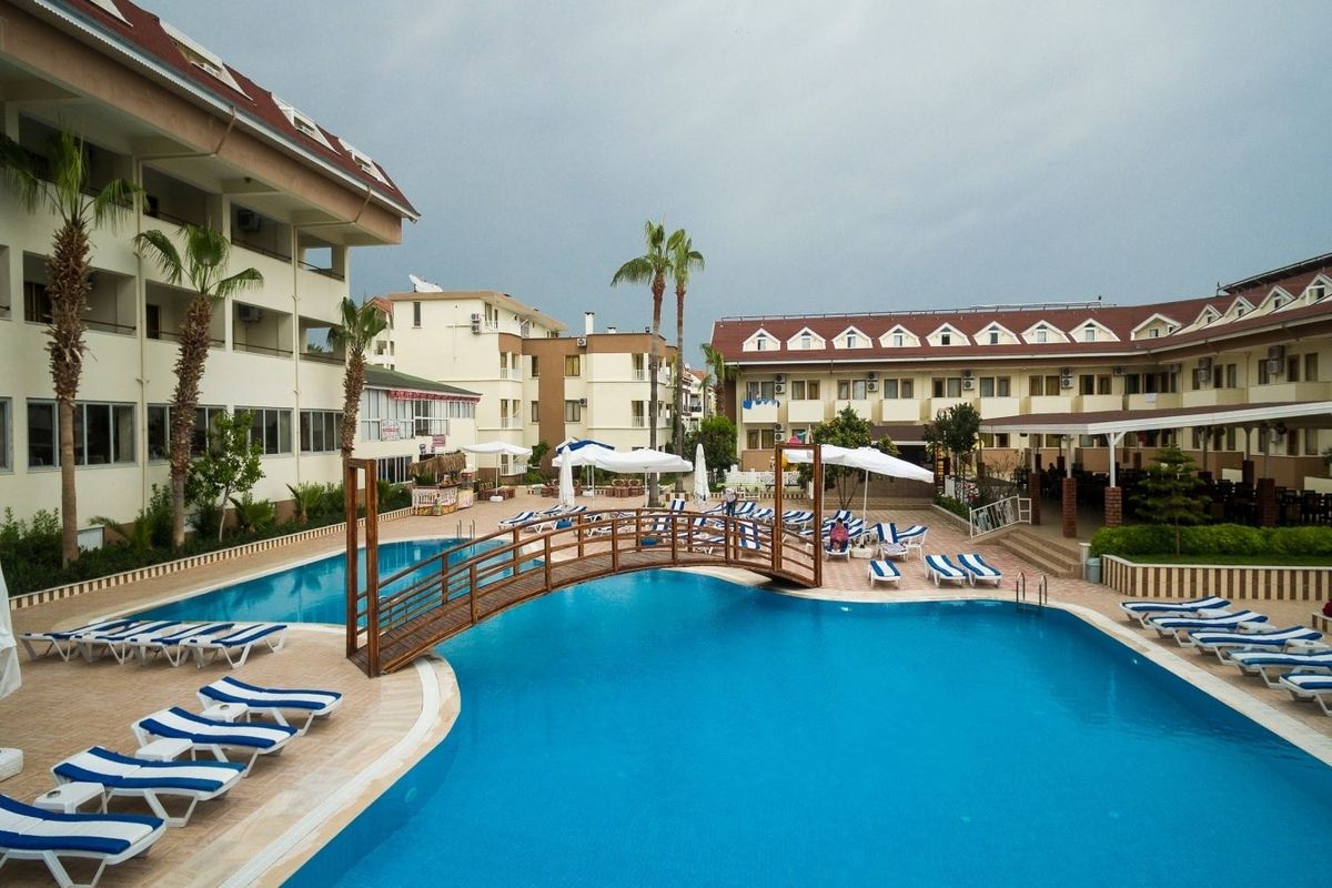 basen, teren hotelu