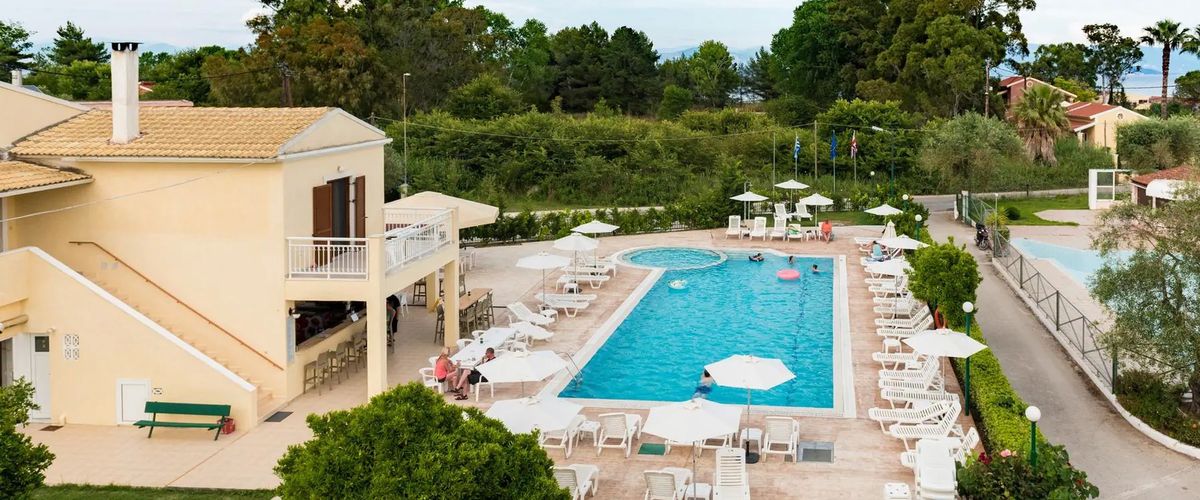 basen, teren hotelu, obiekt