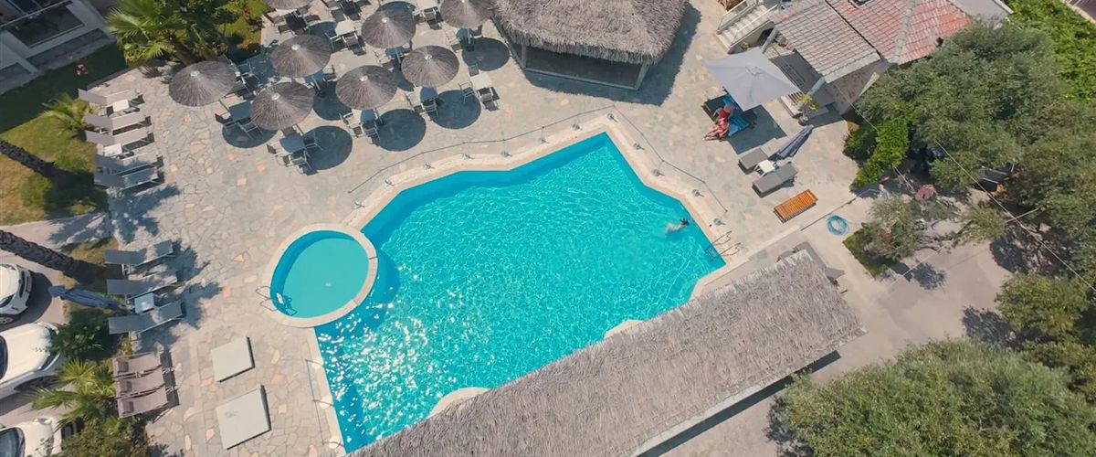 brodzik, basen, teren hotelu