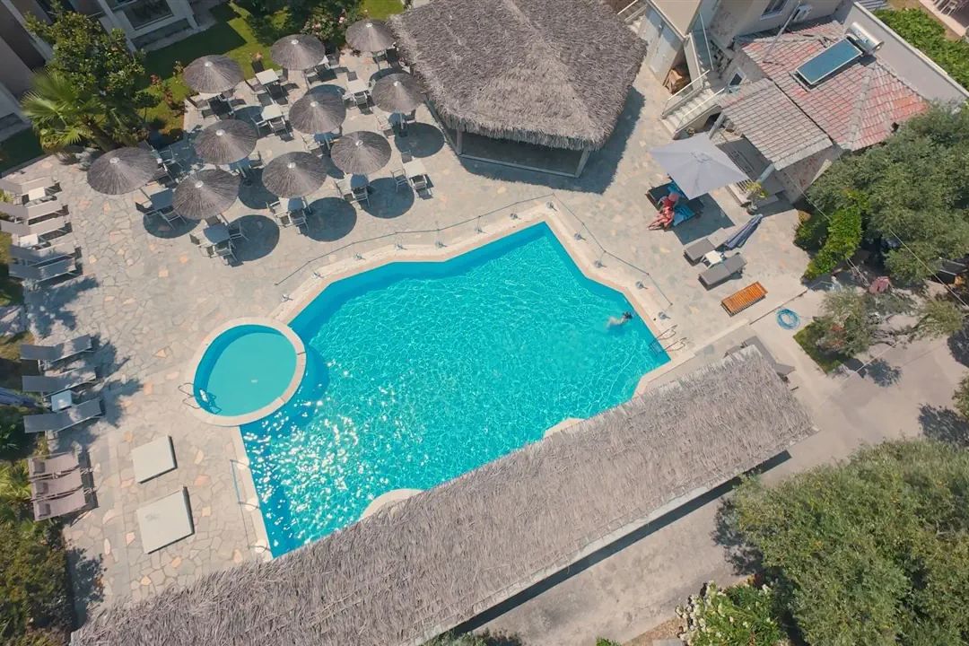brodzik, basen, teren hotelu