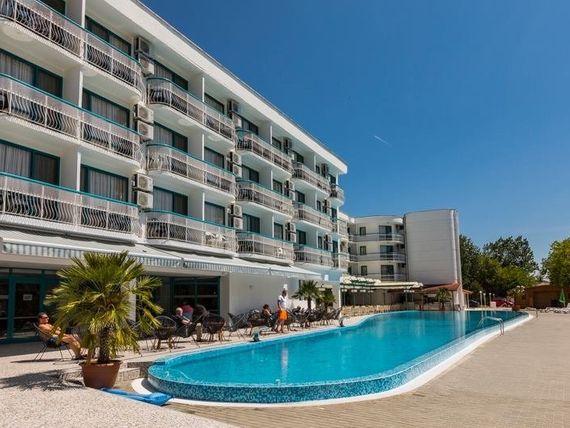 obiekt, teren hotelu, basen