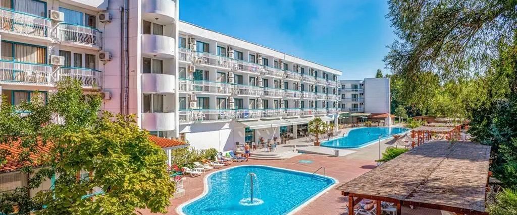 obiekt, teren hotelu, basen