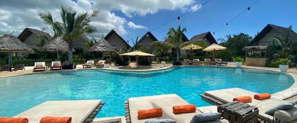 obiekt, teren hotelu, basen