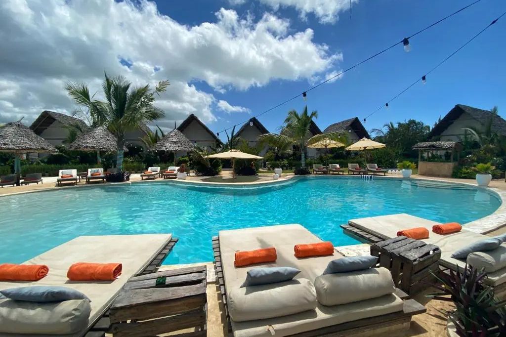 obiekt, teren hotelu, basen