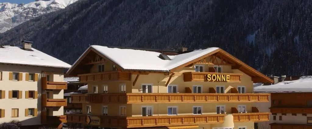 budynek główny, obiekt