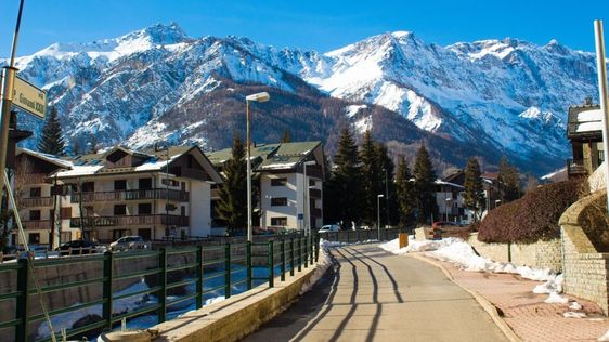 Zdjęcie przedstawiające zwiedzanie w Bardonecchia