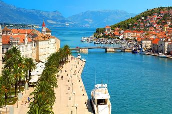 Między niebem, ziemią a morzem