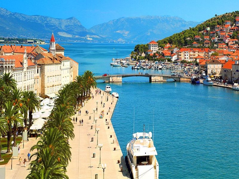 Między niebem, ziemią a morzem