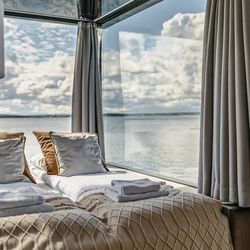 HT Houseboats