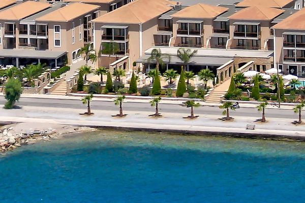 Valis Resort
