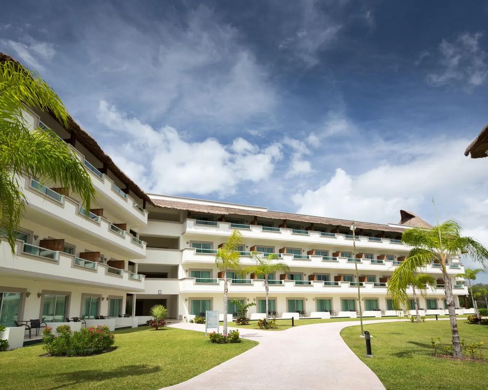 BlueBay Grand Esmeralda