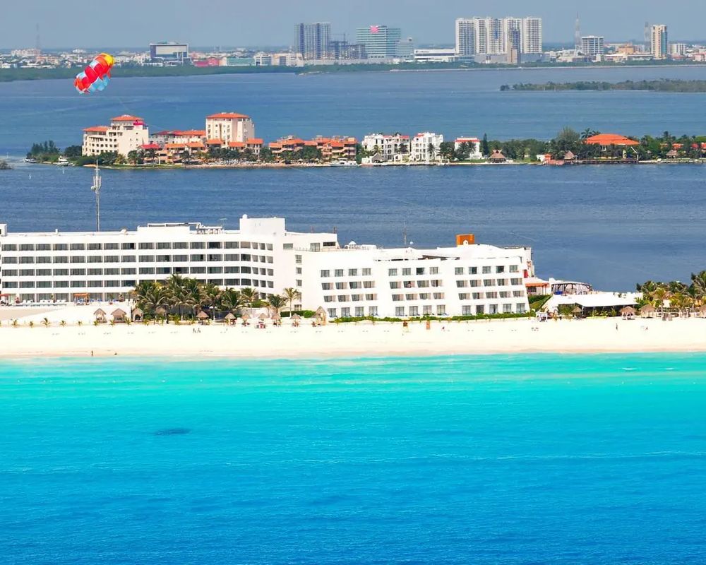 Flamingo Cancun Resort