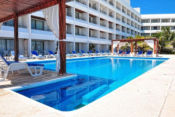 Flamingo Cancun Resort