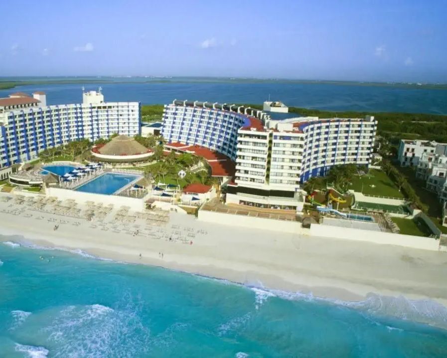 Crown Paradise Club Cancun