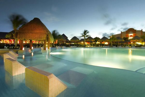 Grand Palladium White Sand Resort