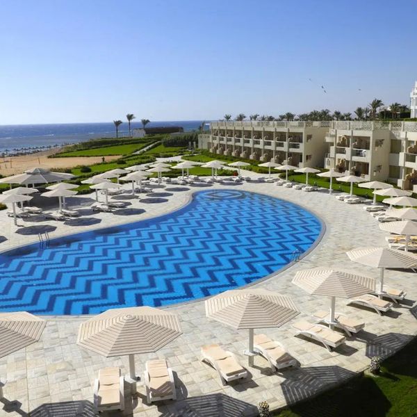 Sirena Beach Resort & Spa