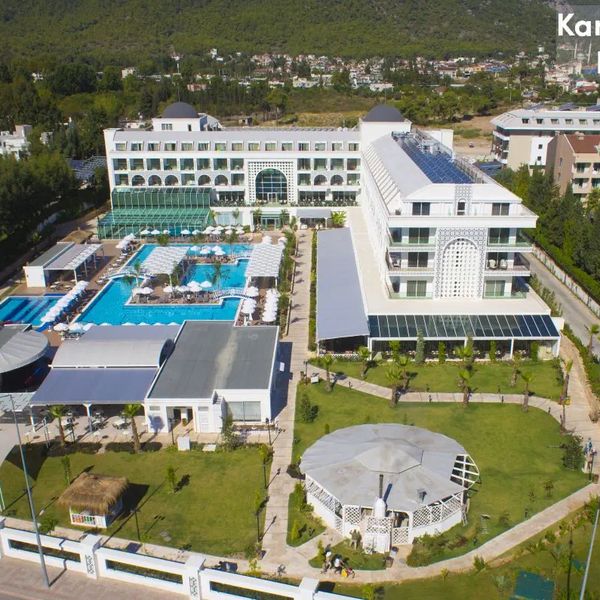 Karmir Resort